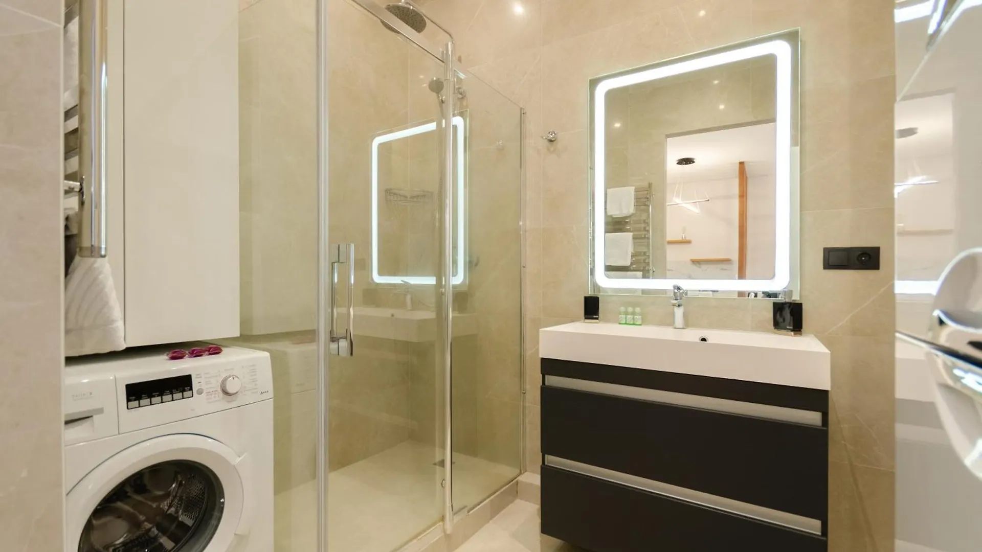 Petrovdom Apartments 13-373 In Rc Central Park ,7 John Mccain Street 基輔